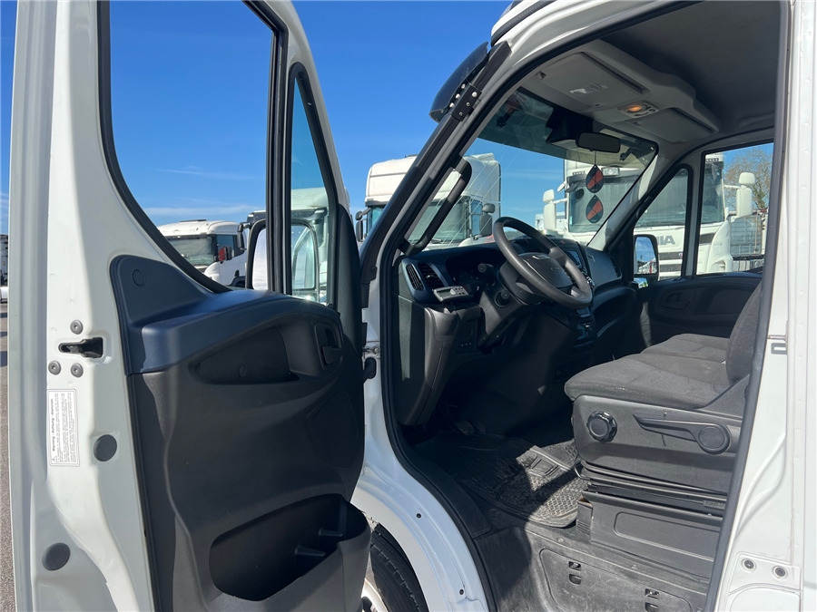 الشاحنات الصغيرة المبردة Iveco daily 35-180: صور 14