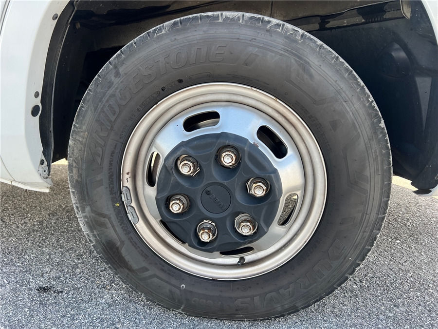 Interior photo 1: الشاحنات الصغيرة المبردة Iveco daily 35-180