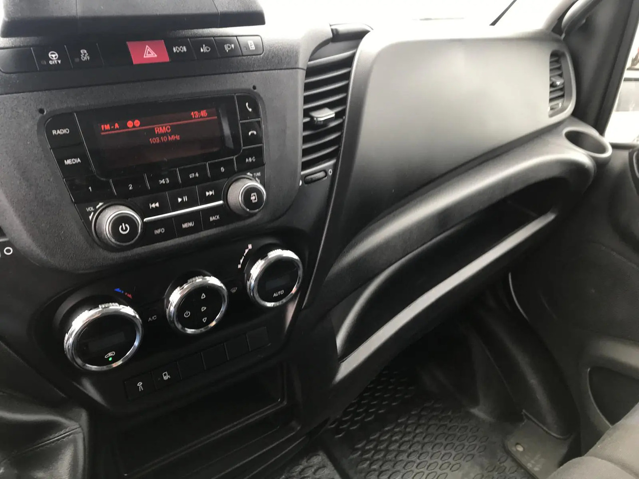 IVECO DAILY 35C16 CC 3000 - الشاحنات الصغيرة ستائر: صور 5 IVECO DAILY 35C16 CC 3000 - الشاحنات الصغيرة ستائر: صور 5