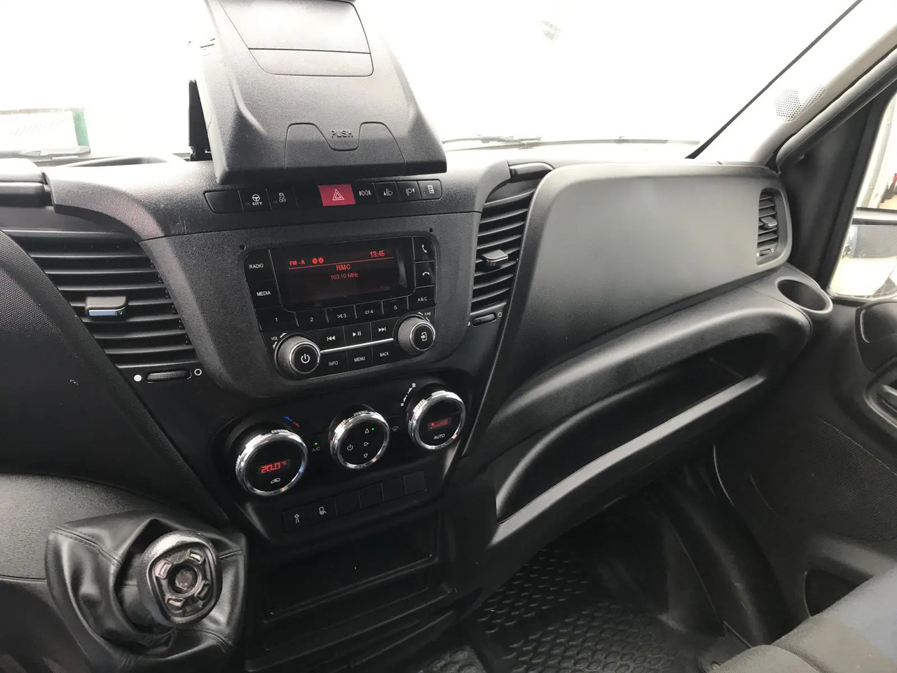 IVECO DAILY 35C16 CC 3000 - الشاحنات الصغيرة ستائر: صور 4 IVECO DAILY 35C16 CC 3000 - الشاحنات الصغيرة ستائر: صور 4