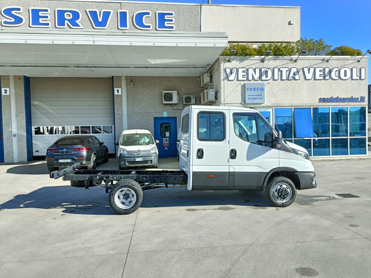 IVECO DAILY 35C16 DOPPIA CABINA 7 POSTI - الشاحنات الصغيرة: صور 4 IVECO DAILY 35C16 DOPPIA CABINA 7 POSTI - الشاحنات الصغيرة: صور 4