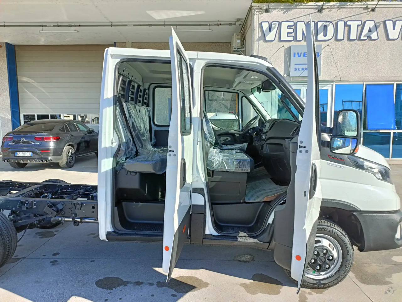 IVECO DAILY 35C16 DOPPIA CABINA 7 POSTI - الشاحنات الصغيرة: صور 5 IVECO DAILY 35C16 DOPPIA CABINA 7 POSTI - الشاحنات الصغيرة: صور 5