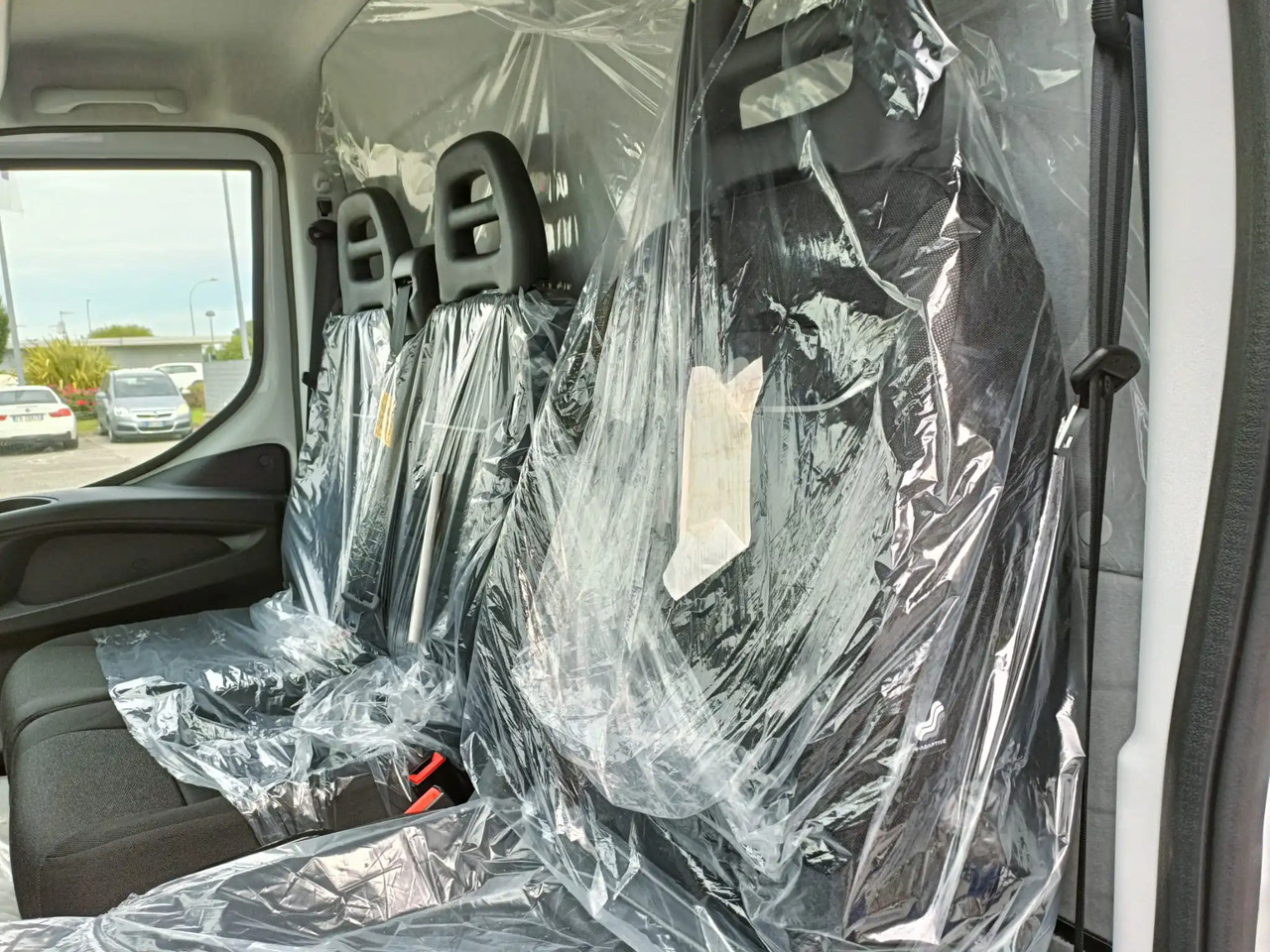 الشاحنات الصغيرة IVECO DAILY 35C18 MOD. 2025 A TELAIO NUOVO: صور 8