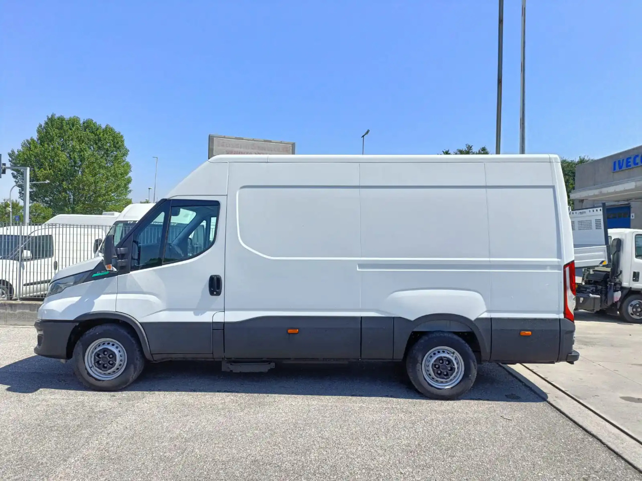 IVECO DAILY 35S14 L2H2 CNG METANO KM 0 - فان: صور 5 IVECO DAILY 35S14 L2H2 CNG METANO KM 0 - فان: صور 5