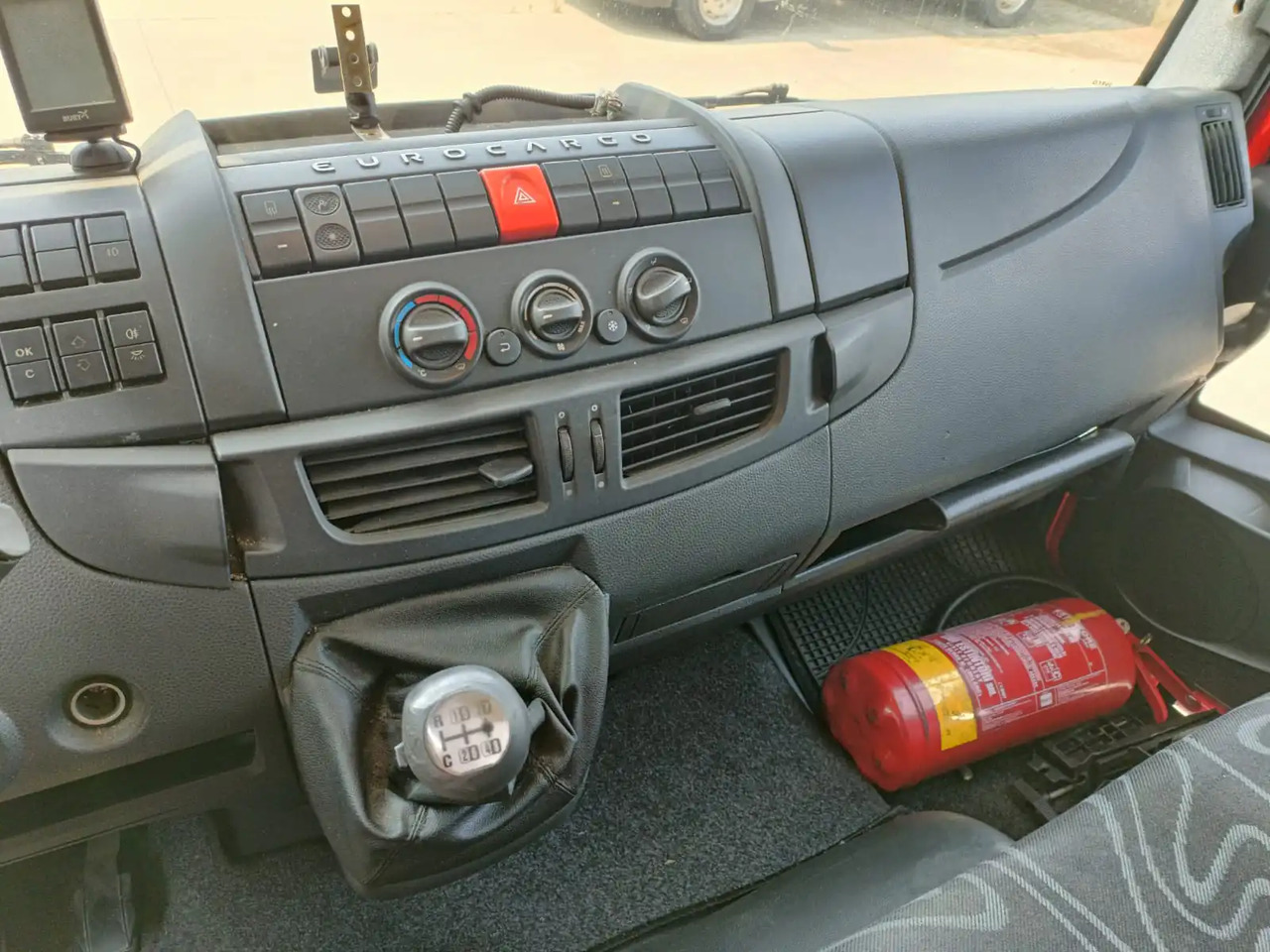 بصندوق مغلق شاحنة IVECO EUROCARGO 120EL22: صور 11