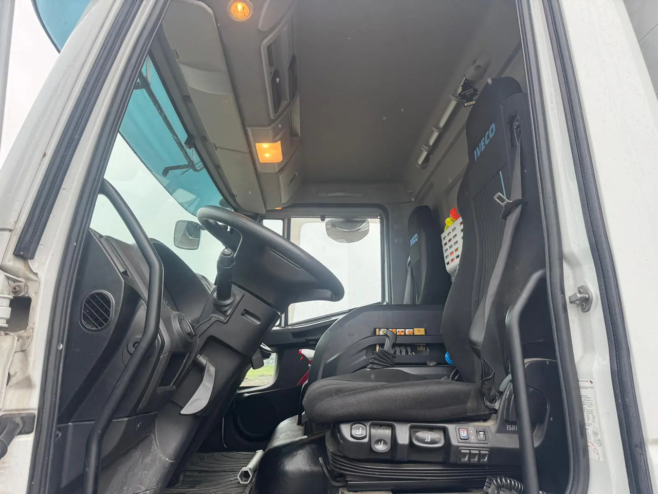 IVECO EUROCARGO 180E32P - شاحنة ستارة: صور 3 IVECO EUROCARGO 180E32P - شاحنة ستارة: صور 3