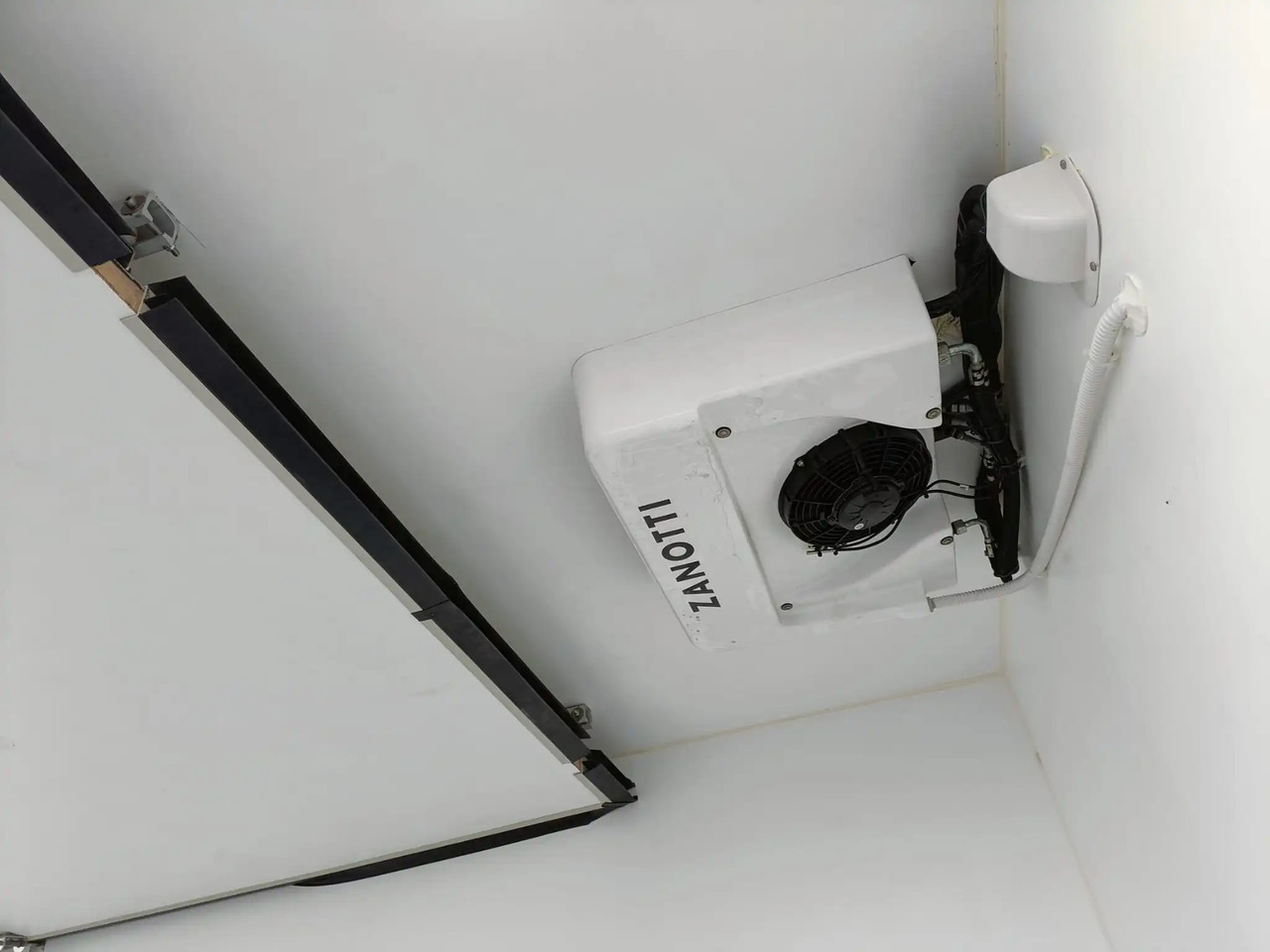 تأجير  MERCEDES BENZ SPRINTER 415 150 CV MERCEDES BENZ SPRINTER 415 150 CV: صور 8