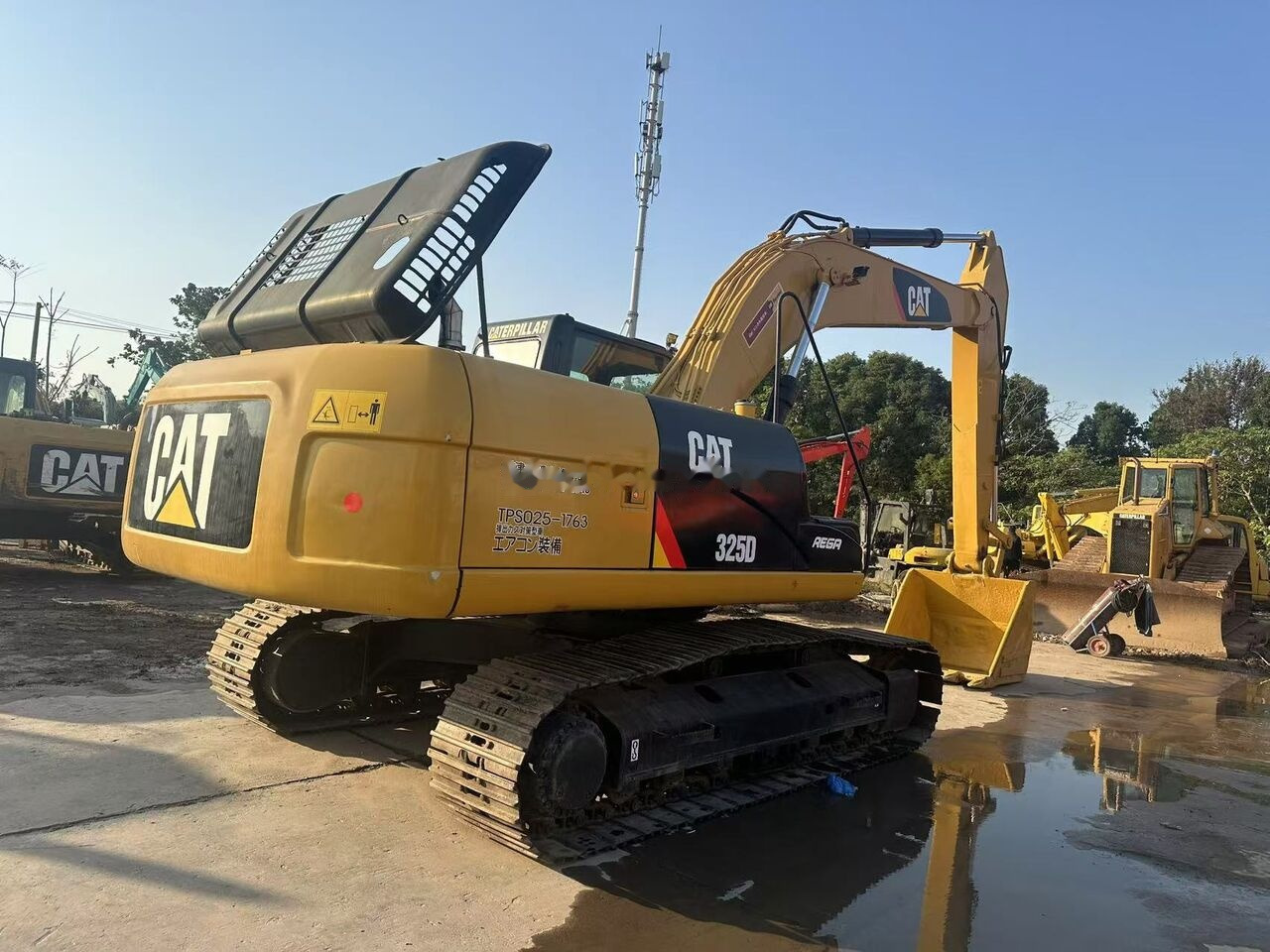 Caterpillar 325D - حفارات زحافة: صور 1 Caterpillar 325D - حفارات زحافة: صور 1