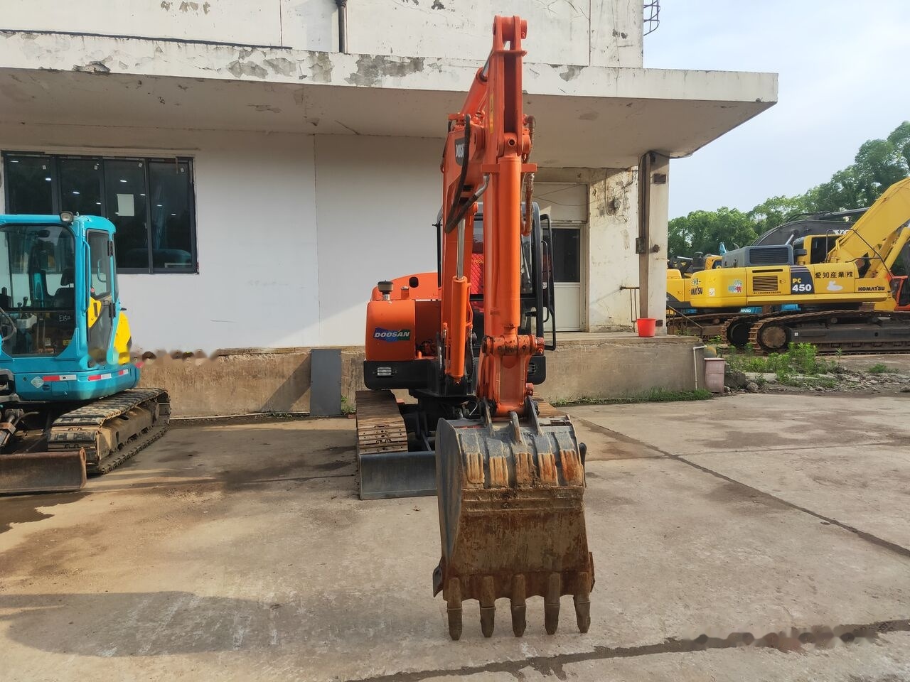 Doosan DH55 - حفارة مصغرة: صور 1 Doosan DH55 - حفارة مصغرة: صور 1
