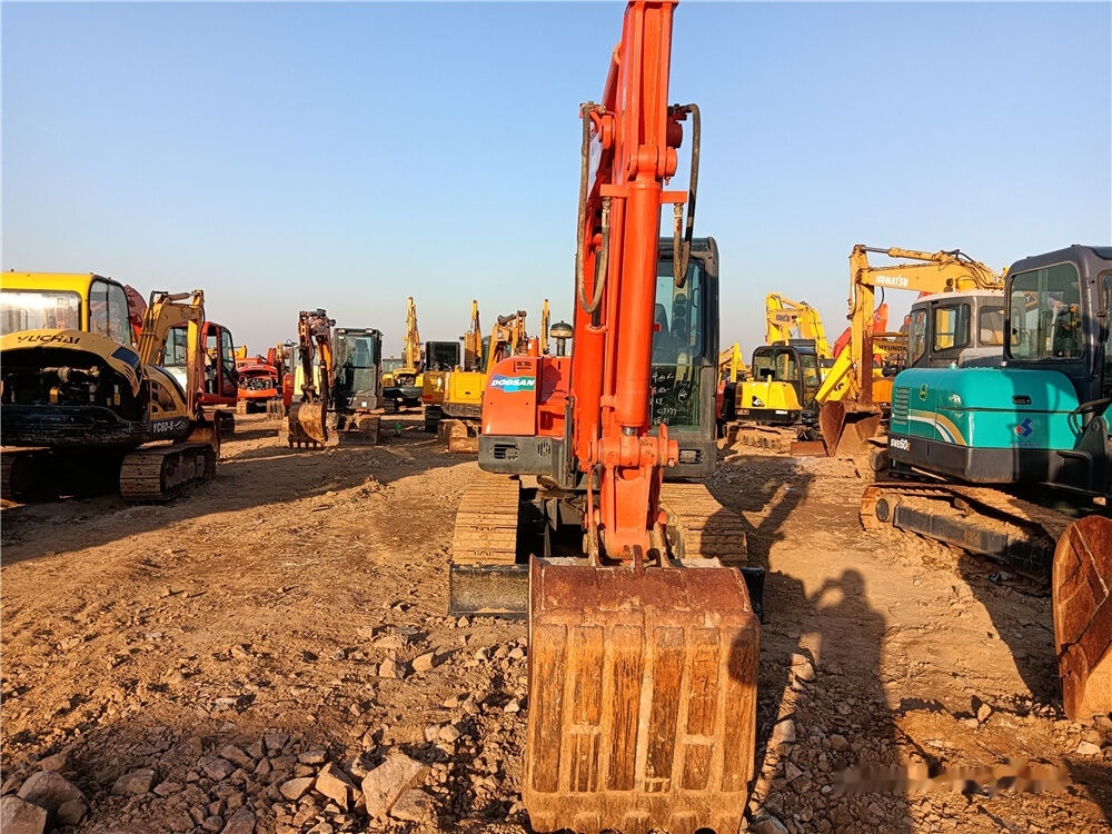 Doosan DH60-7 - حفارة مصغرة: صور 3 Doosan DH60-7 - حفارة مصغرة: صور 3