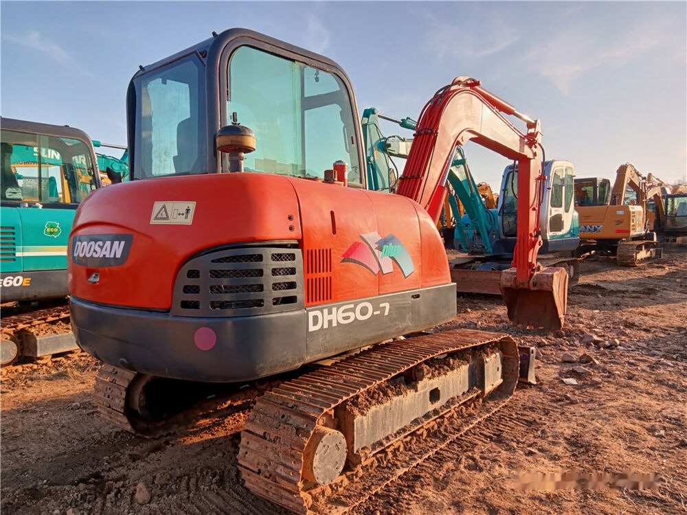 Doosan DH60-7 - حفارة مصغرة: صور 2 Doosan DH60-7 - حفارة مصغرة: صور 2