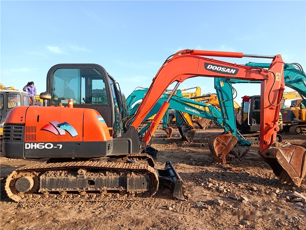 Doosan DH60-7 - حفارة مصغرة: صور 1 Doosan DH60-7 - حفارة مصغرة: صور 1