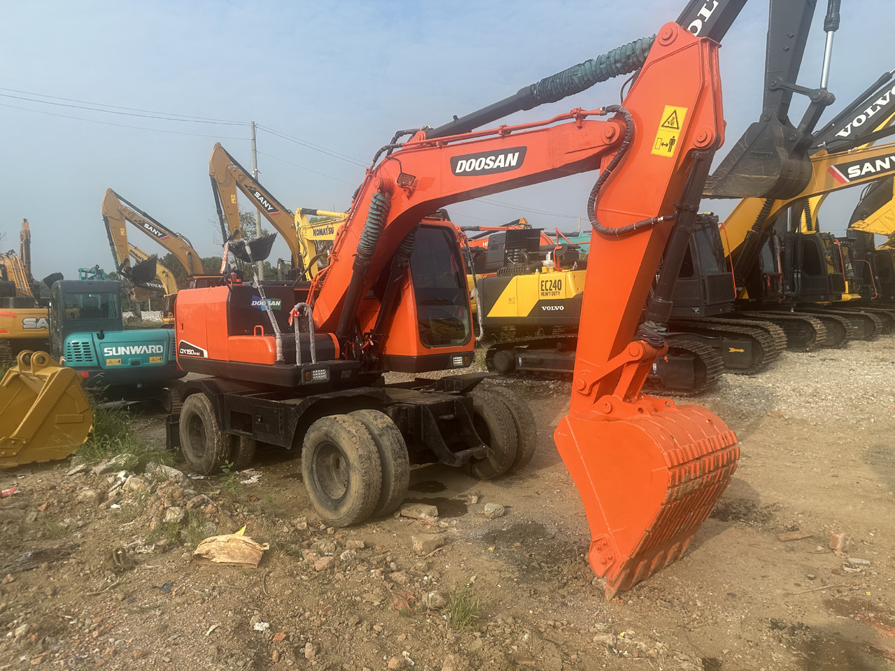 Doosan DX150W-9C - حفارة على عجلات: صور 2 Doosan DX150W-9C - حفارة على عجلات: صور 2