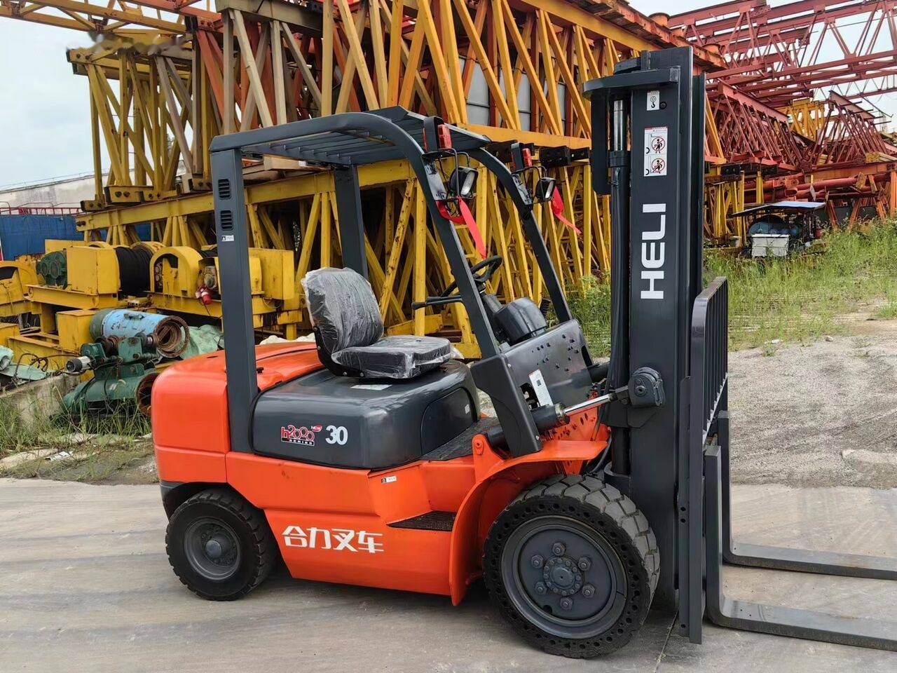 Heli 3tons K30 - رافعة شوكية ديزل: صور 1 Heli 3tons K30 - رافعة شوكية ديزل: صور 1