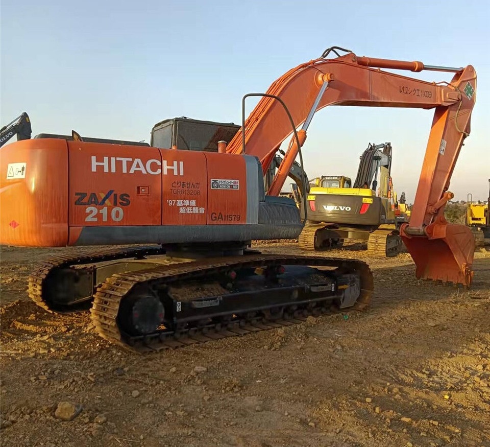 Hitachi 210-3 - حفارات زحافة: صور 4 Hitachi 210-3 - حفارات زحافة: صور 4