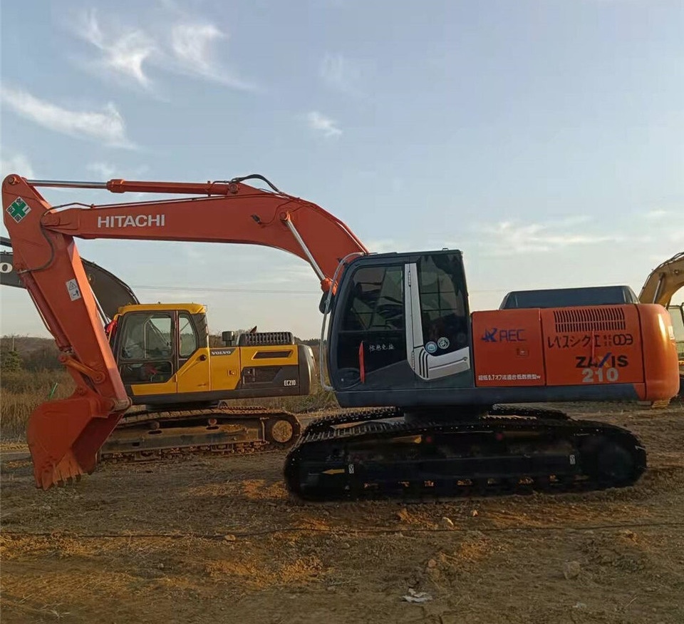 Hitachi 210-3 - حفارات زحافة: صور 1 Hitachi 210-3 - حفارات زحافة: صور 1