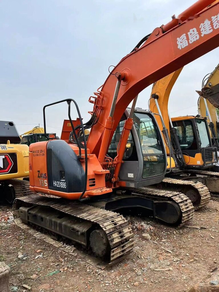Hitachi ZX135 - حفارات زحافة: صور 2 Hitachi ZX135 - حفارات زحافة: صور 2