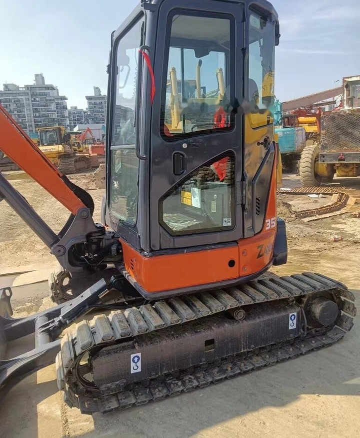 Hitachi ZX35-5A - حفارة مصغرة: صور 1 Hitachi ZX35-5A - حفارة مصغرة: صور 1