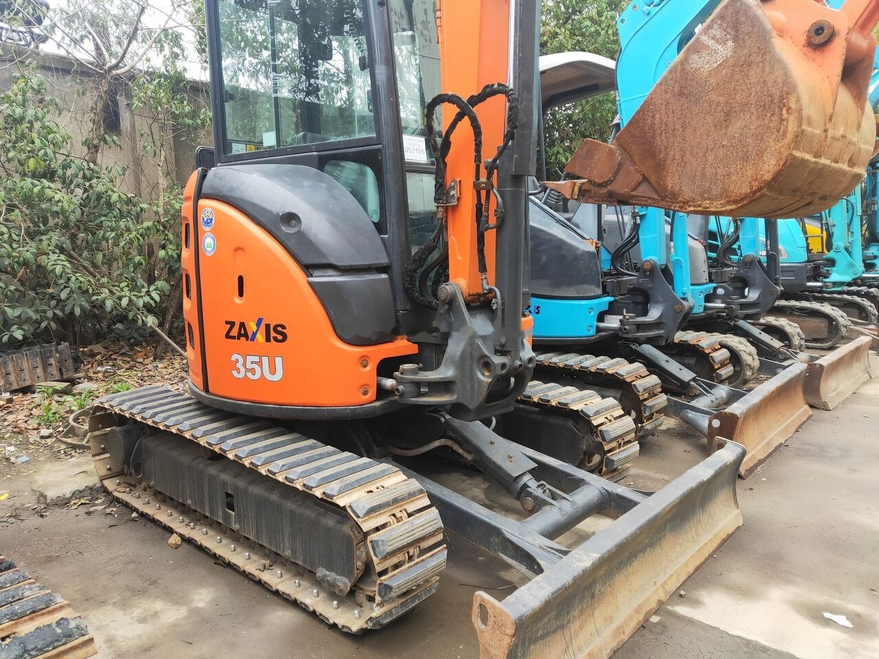Hitachi ZX35 - حفارة مصغرة: صور 1 Hitachi ZX35 - حفارة مصغرة: صور 1