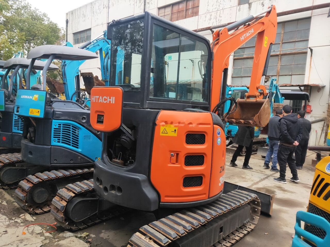 Hitachi ZX35 - حفارة مصغرة: صور 3 Hitachi ZX35 - حفارة مصغرة: صور 3