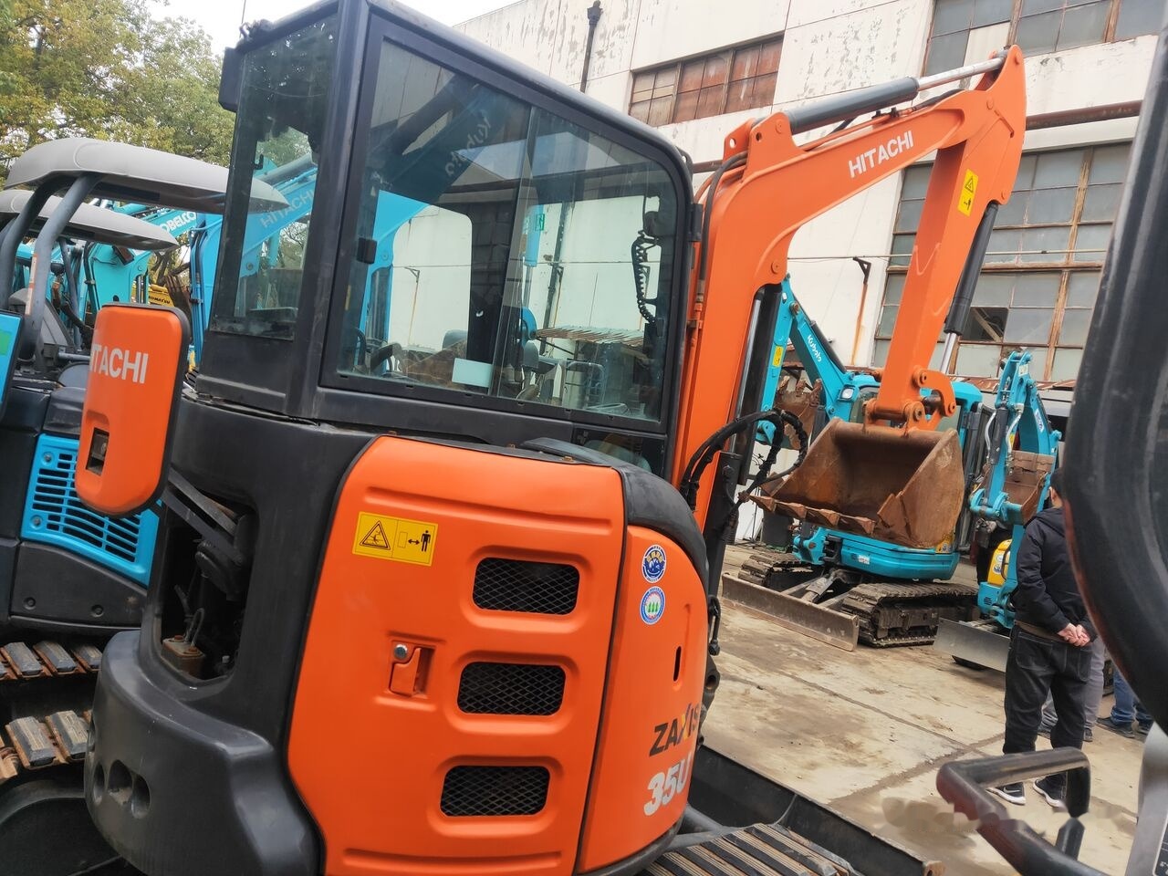 Hitachi ZX35 - حفارة مصغرة: صور 4 Hitachi ZX35 - حفارة مصغرة: صور 4