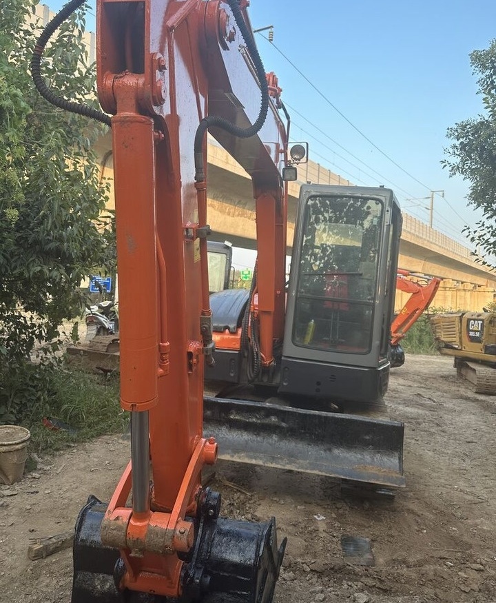Hitachi ZX55 - حفارة مصغرة: صور 4 Hitachi ZX55 - حفارة مصغرة: صور 4