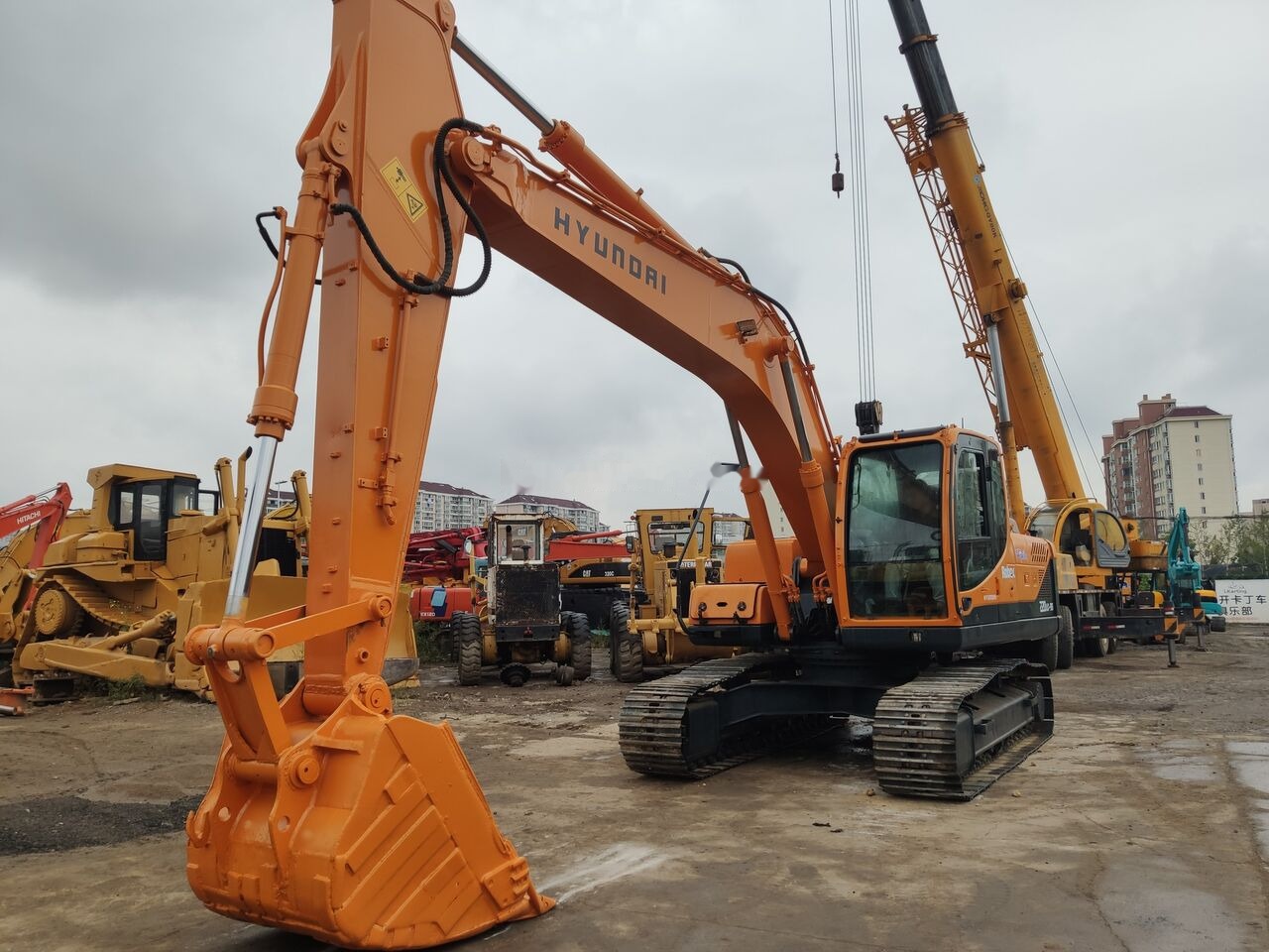 Hyundai R220LC-9s - حفارات زحافة: صور 4 Hyundai R220LC-9s - حفارات زحافة: صور 4