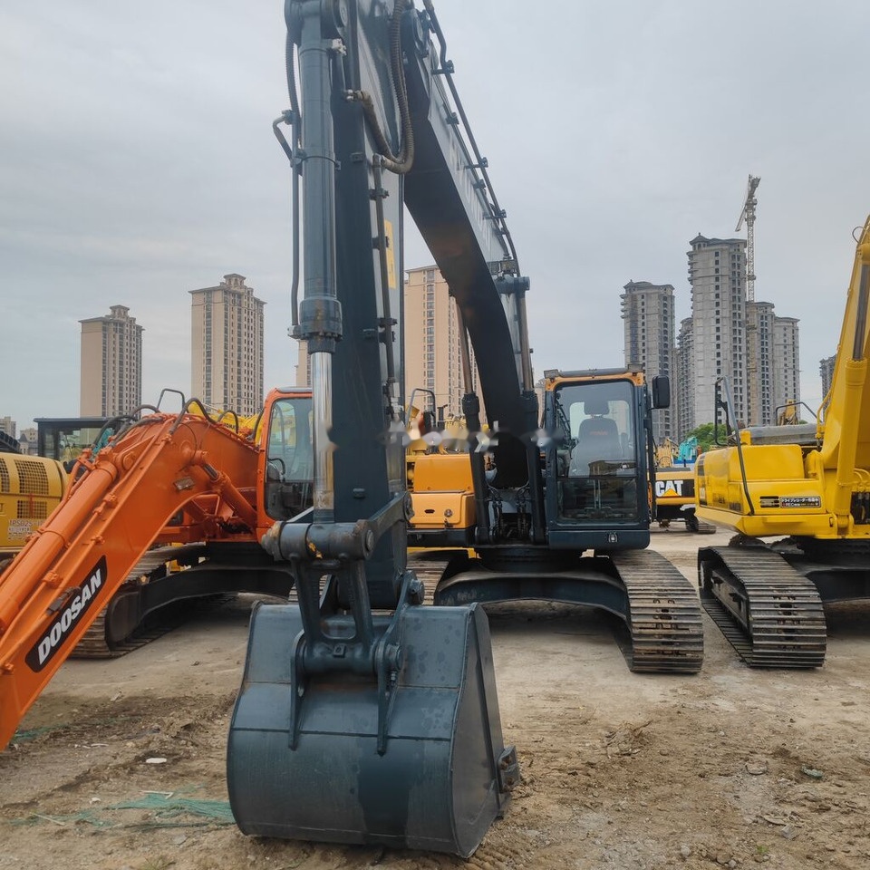 Hyundai R225-9T - حفارات زحافة: صور 5 Hyundai R225-9T - حفارات زحافة: صور 5