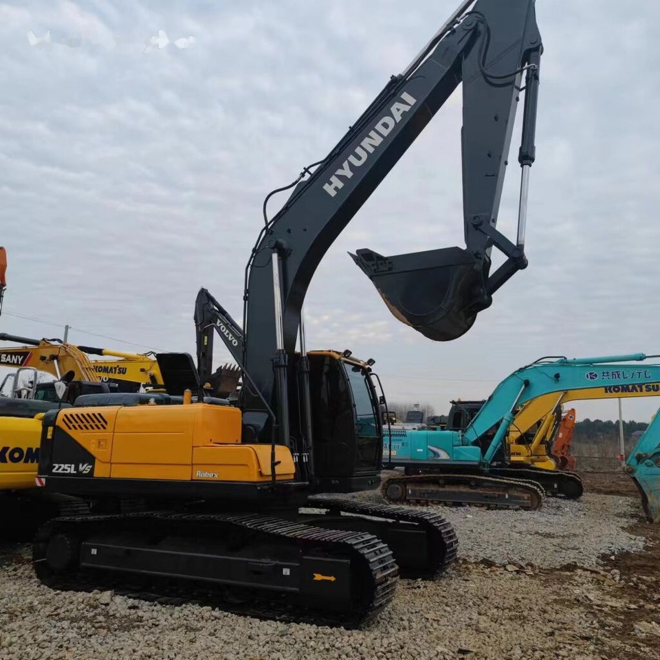 Hyundai R225VS - حفارات زحافة: صور 1 Hyundai R225VS - حفارات زحافة: صور 1