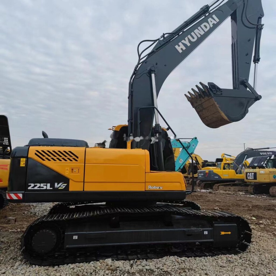 Hyundai R225VS - حفارات زحافة: صور 2 Hyundai R225VS - حفارات زحافة: صور 2