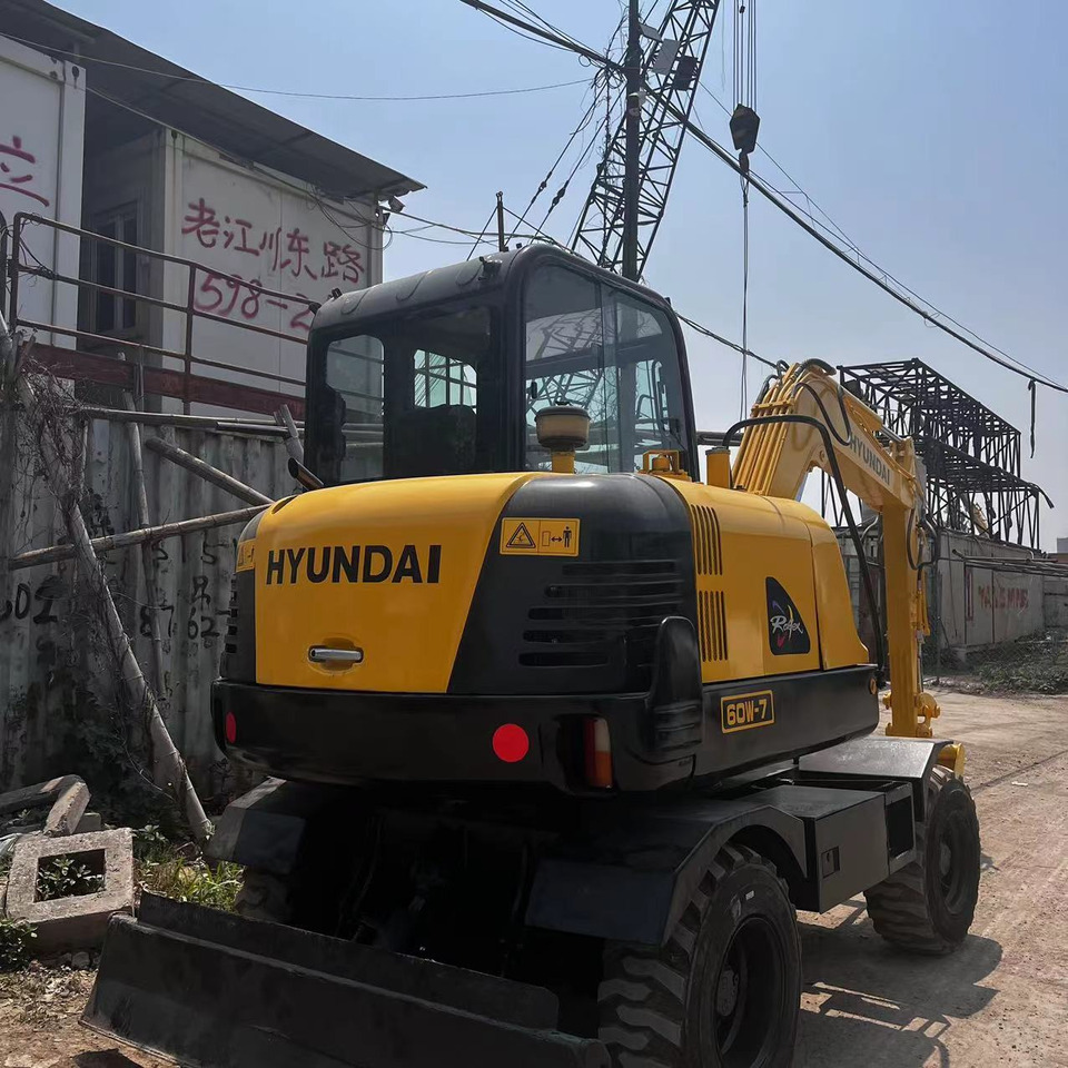 Hyundai R60W-7 - حفارة على عجلات: صور 4 Hyundai R60W-7 - حفارة على عجلات: صور 4