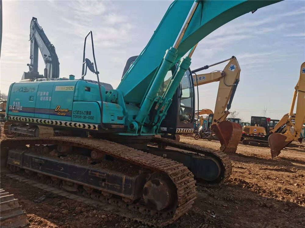 Kobelco SK210LC - حفارات زحافة: صور 1 Kobelco SK210LC - حفارات زحافة: صور 1
