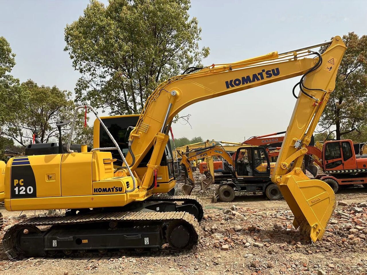 Komatsu PC120-8 - حفارات زحافة: صور 4 Komatsu PC120-8 - حفارات زحافة: صور 4