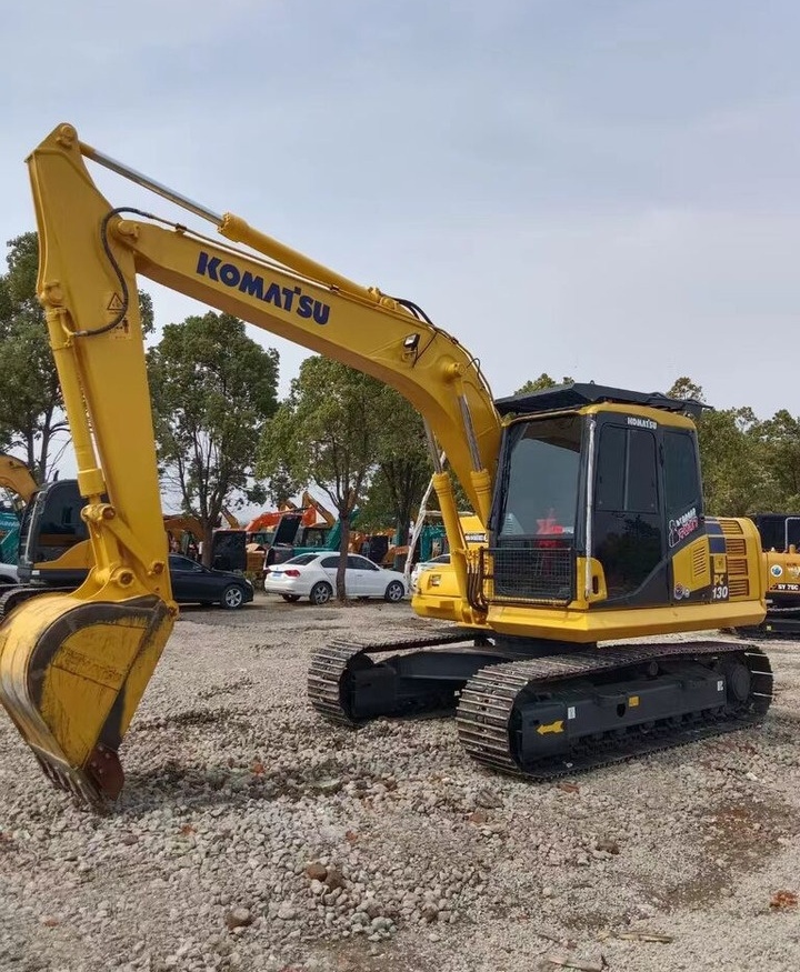 Komatsu PC130 - حفارات زحافة: صور 1 Komatsu PC130 - حفارات زحافة: صور 1