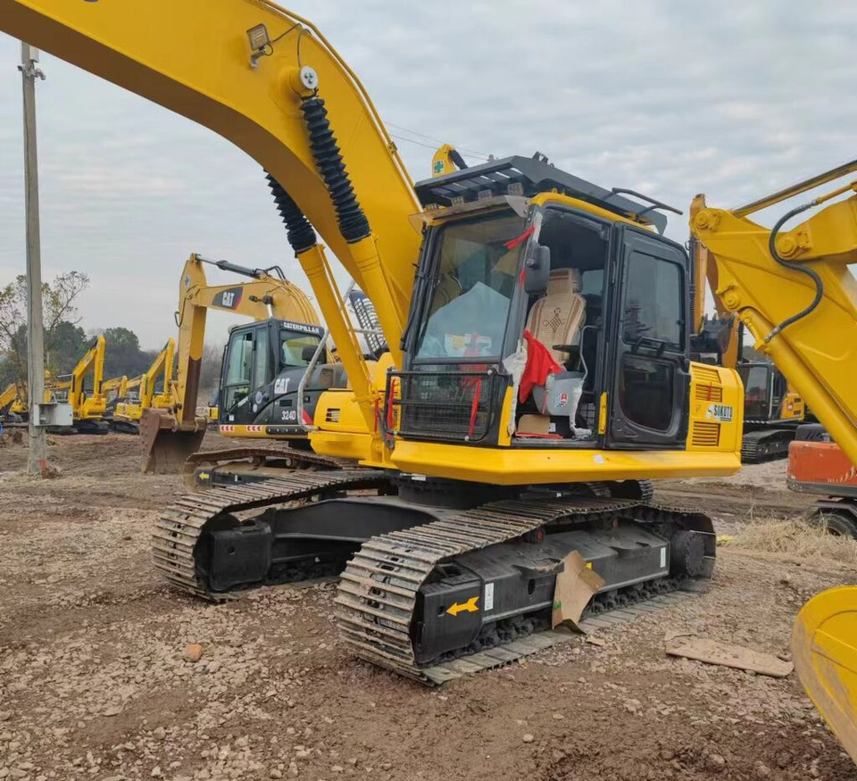 Komatsu PC200-8 - حفارات زحافة: صور 4 Komatsu PC200-8 - حفارات زحافة: صور 4