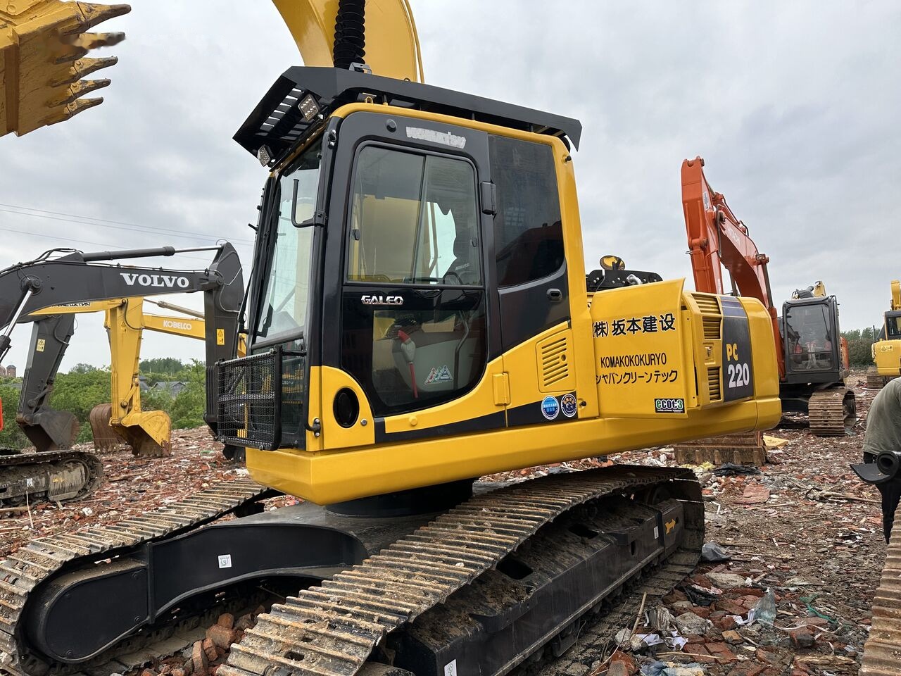 حفارات زحافة Komatsu PC220-8: صور 8