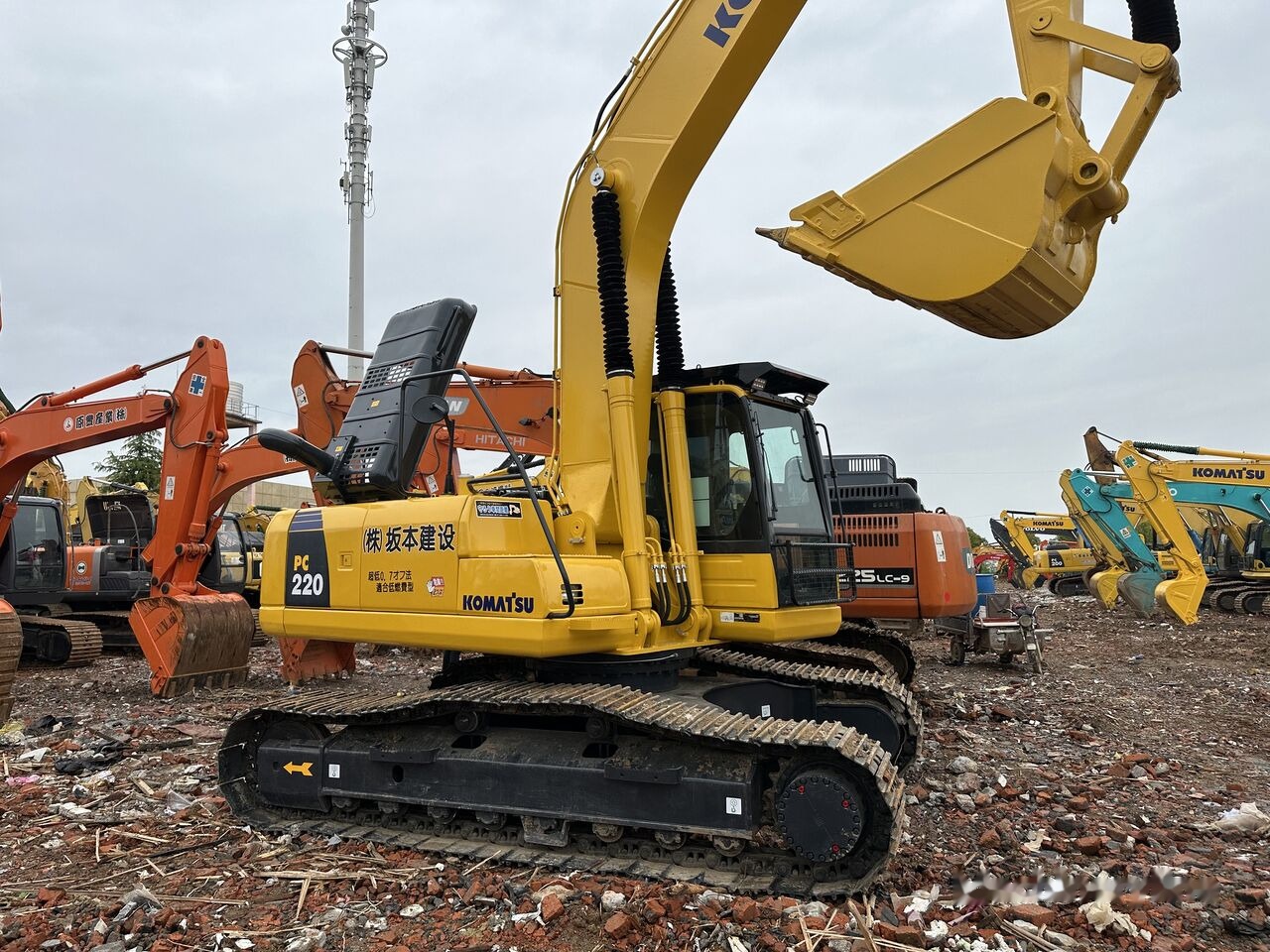حفارات زحافة Komatsu PC220-8: صور 6