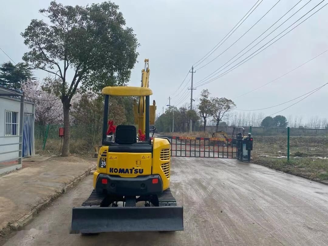 Komatsu PC35 - حفارة مصغرة: صور 3 Komatsu PC35 - حفارة مصغرة: صور 3