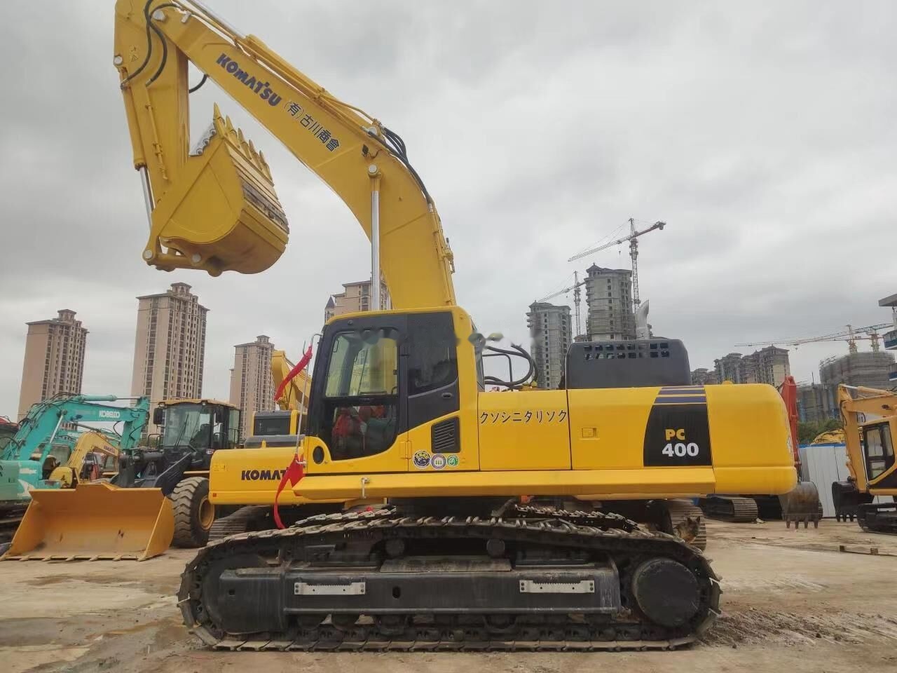 Komatsu PC400-8 - حفارات زحافة: صور 3 Komatsu PC400-8 - حفارات زحافة: صور 3