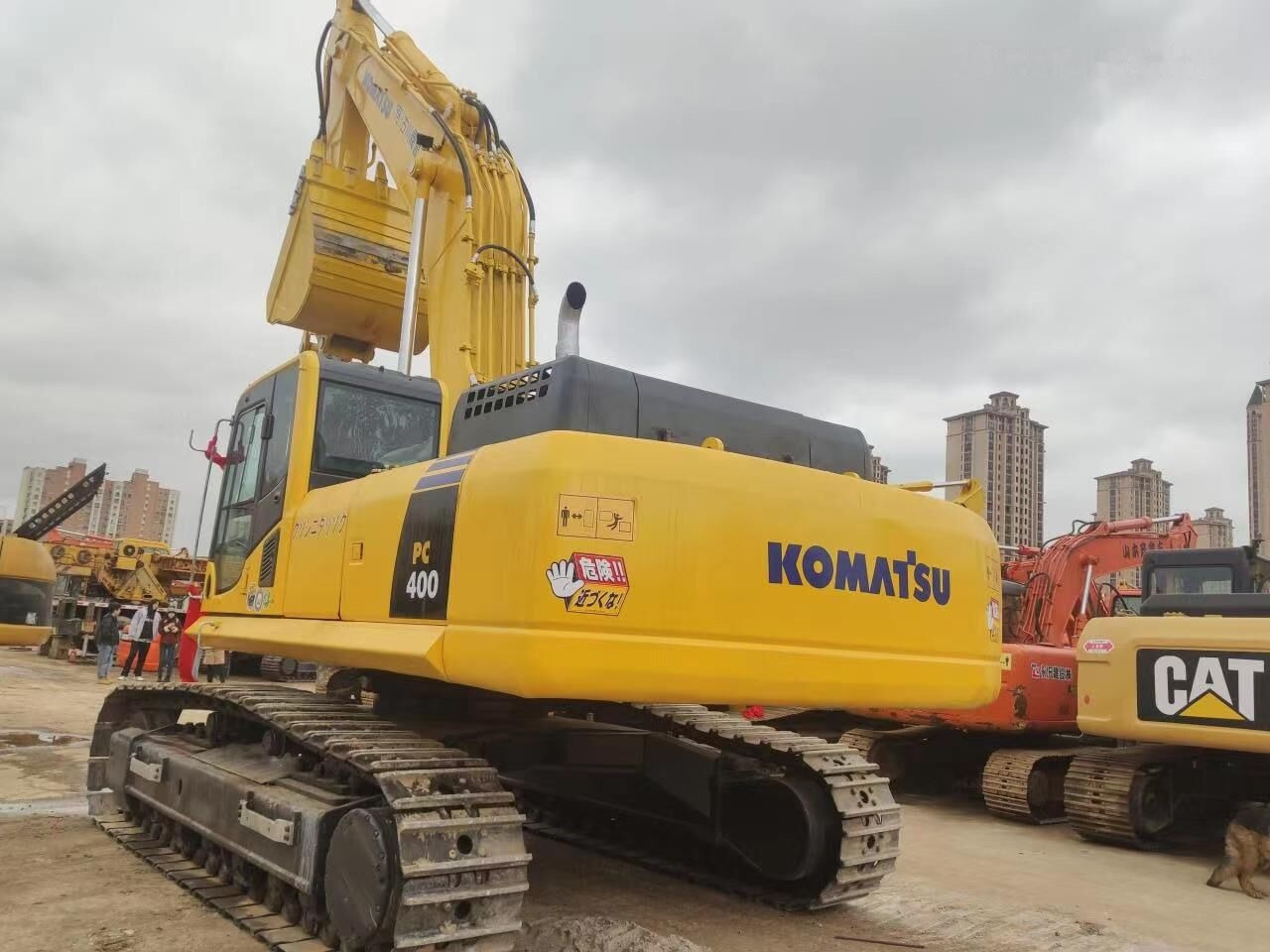 Komatsu PC400-8 - حفارات زحافة: صور 5 Komatsu PC400-8 - حفارات زحافة: صور 5