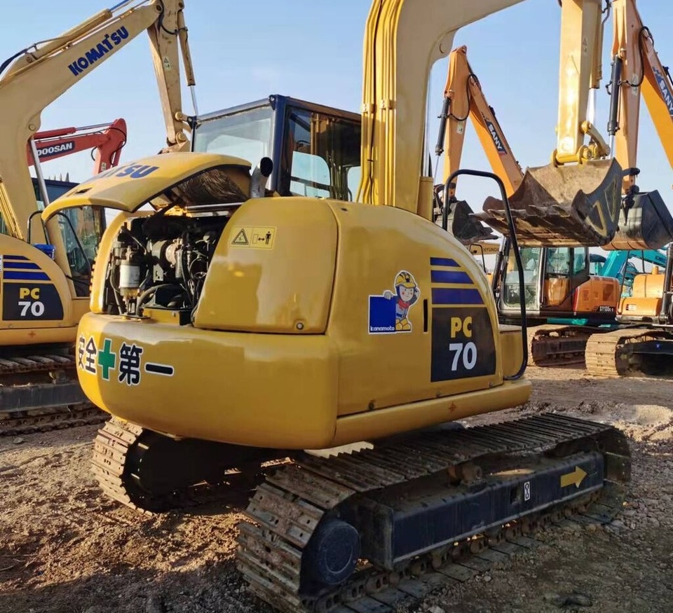 Komatsu PC70 - حفارات زحافة: صور 5 Komatsu PC70 - حفارات زحافة: صور 5