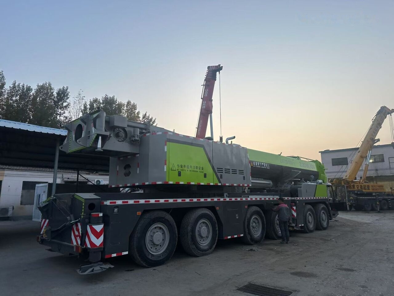 Zoomlion ZTC2000V - موبايل كرين: صور 1 Zoomlion ZTC2000V - موبايل كرين: صور 1