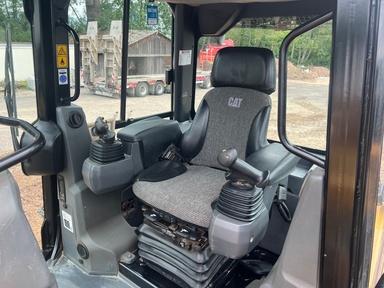 CAT D 6K XL mit Aufreisser u. Trimble - بلدوزر: صور 4 CAT D 6K XL mit Aufreisser u. Trimble - بلدوزر: صور 4