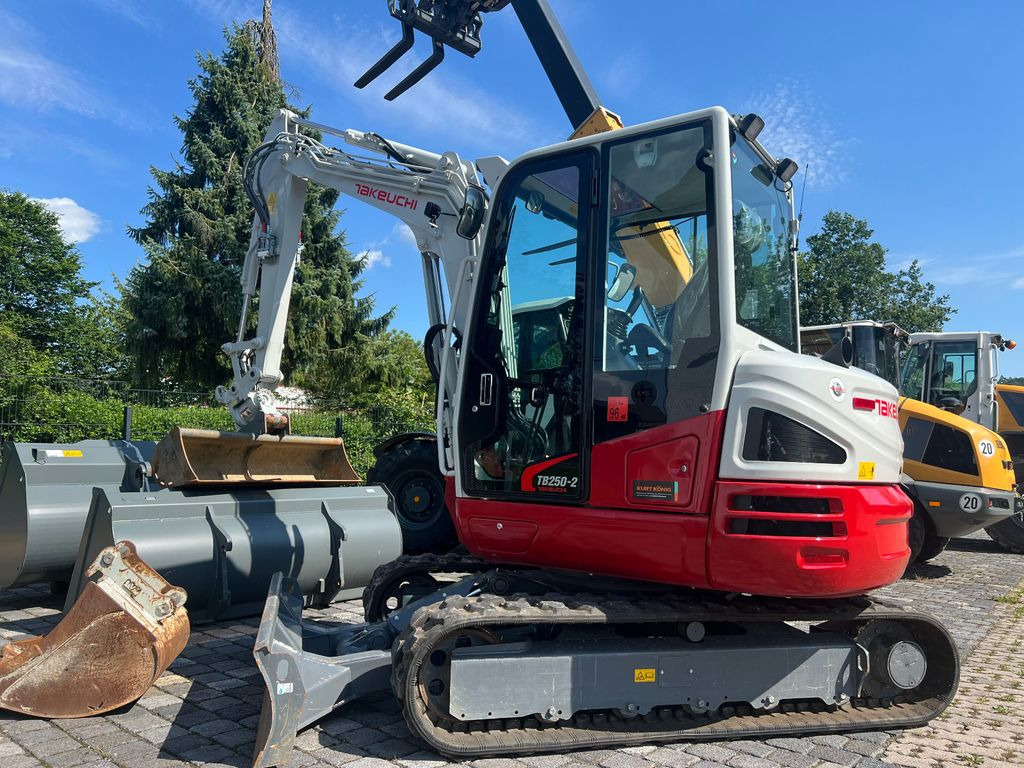 Takeuchi TB 250-2 u. 260 - حفارة مصغرة: صور 1 Takeuchi TB 250-2 u. 260 - حفارة مصغرة: صور 1