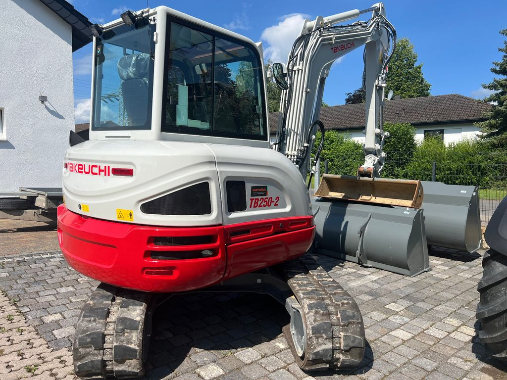 Takeuchi TB 250-2 u. 260 - حفارة مصغرة: صور 3 Takeuchi TB 250-2 u. 260 - حفارة مصغرة: صور 3
