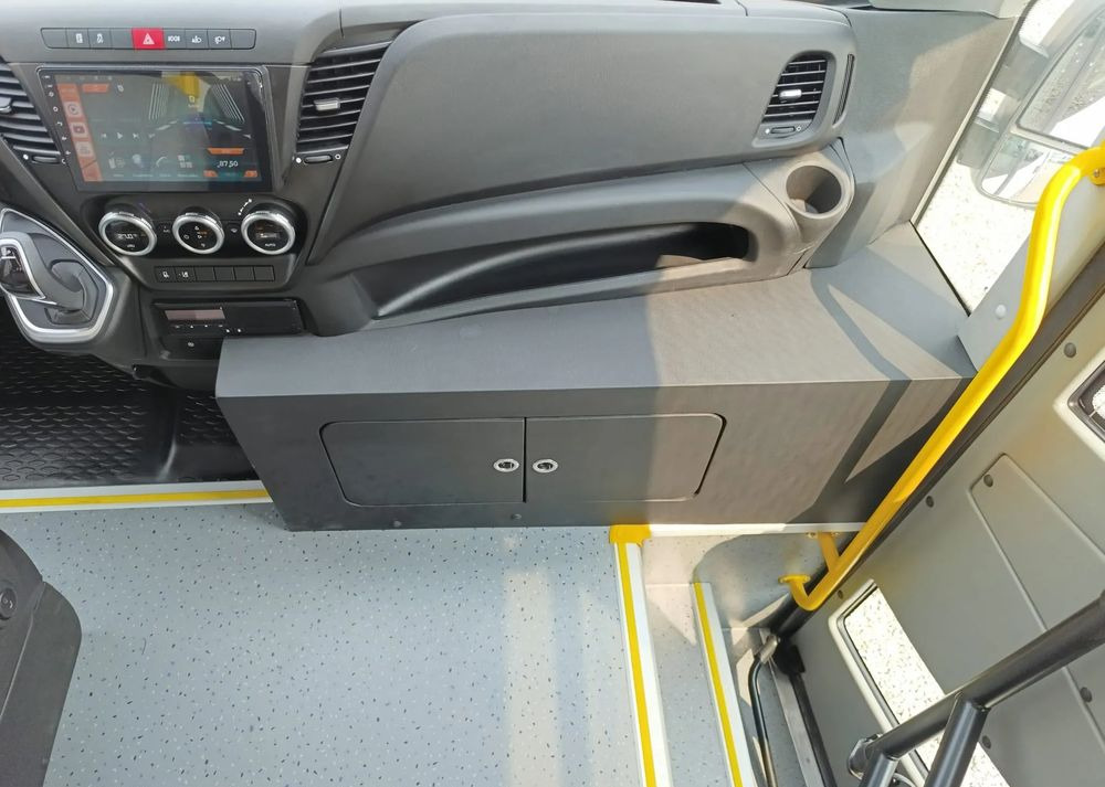 صغيرة, ميكروباص جديد Iveco Mercus Daily City: صور 18
