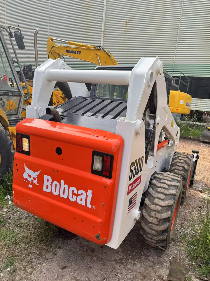 BOBCAT S300 - حفار متعدد الاستخدام: صور 4 BOBCAT S300 - حفار متعدد الاستخدام: صور 4