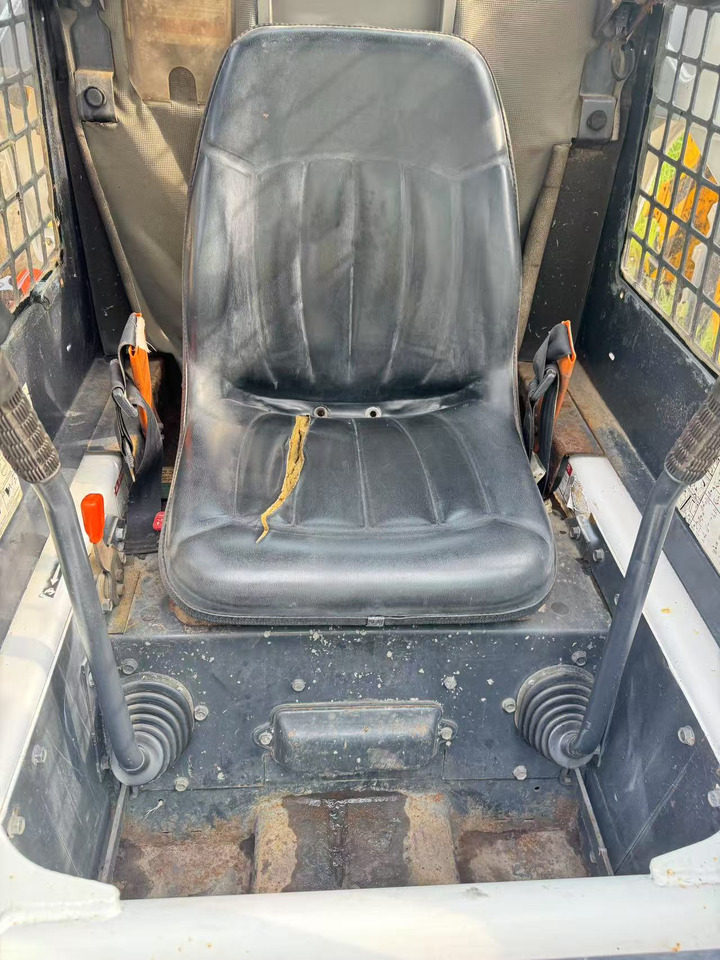 BOBCAT S300 - حفار متعدد الاستخدام: صور 5 BOBCAT S300 - حفار متعدد الاستخدام: صور 5