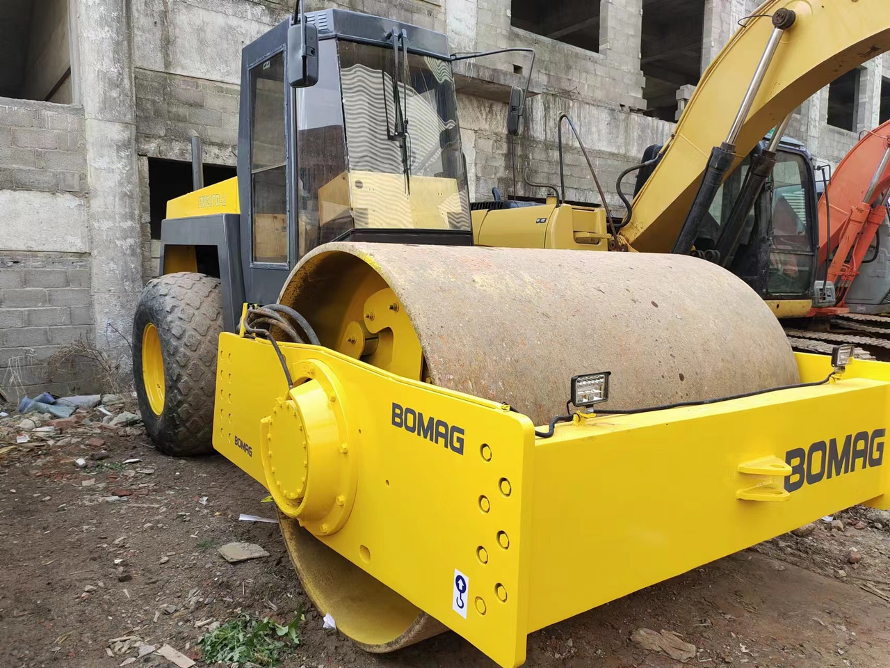 BOMAG BW217D-2 - مدماج: صور 1 BOMAG BW217D-2 - مدماج: صور 1