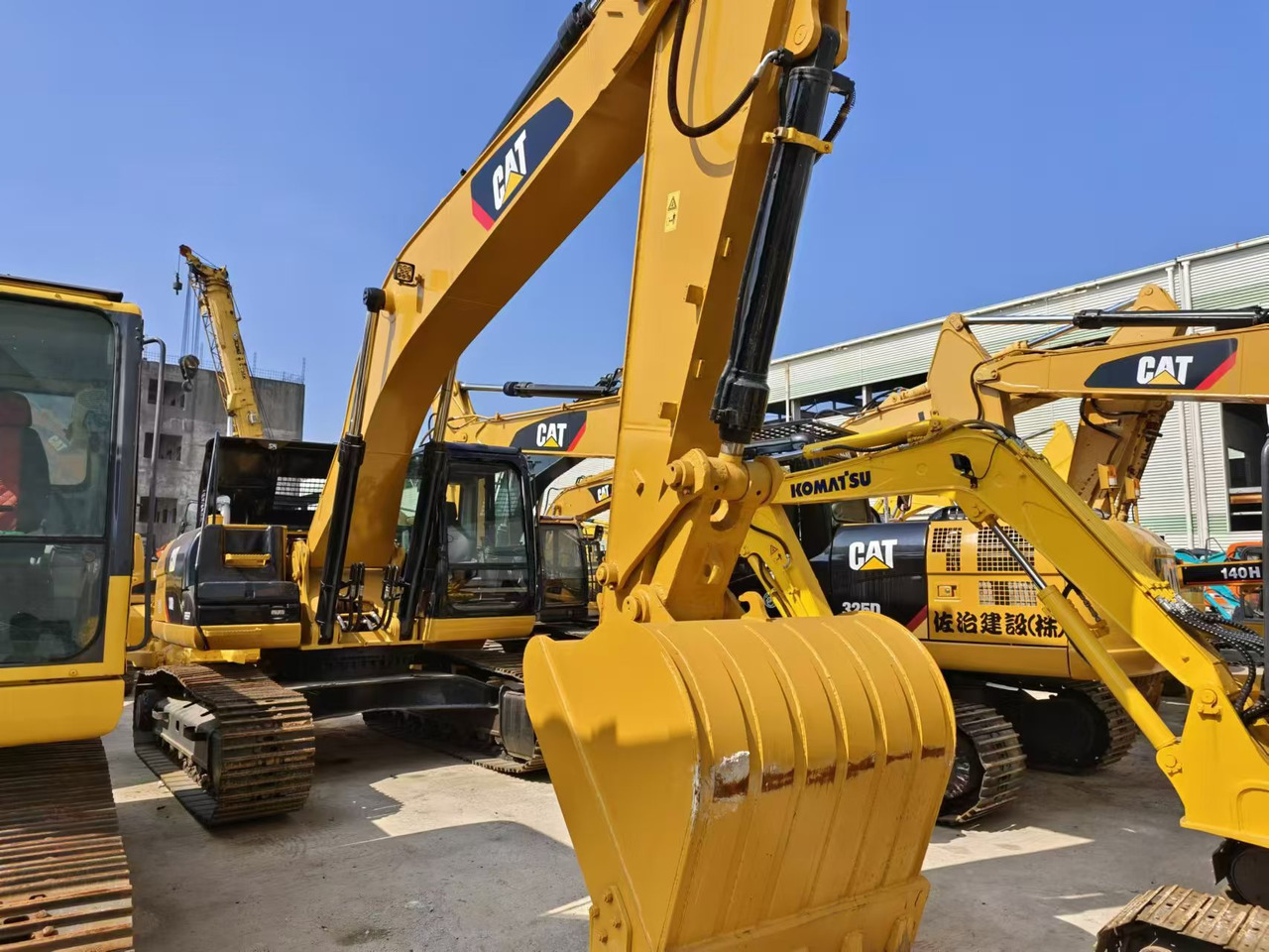 CAT 330D2 - حفارات زحافة: صور 3 CAT 330D2 - حفارات زحافة: صور 3